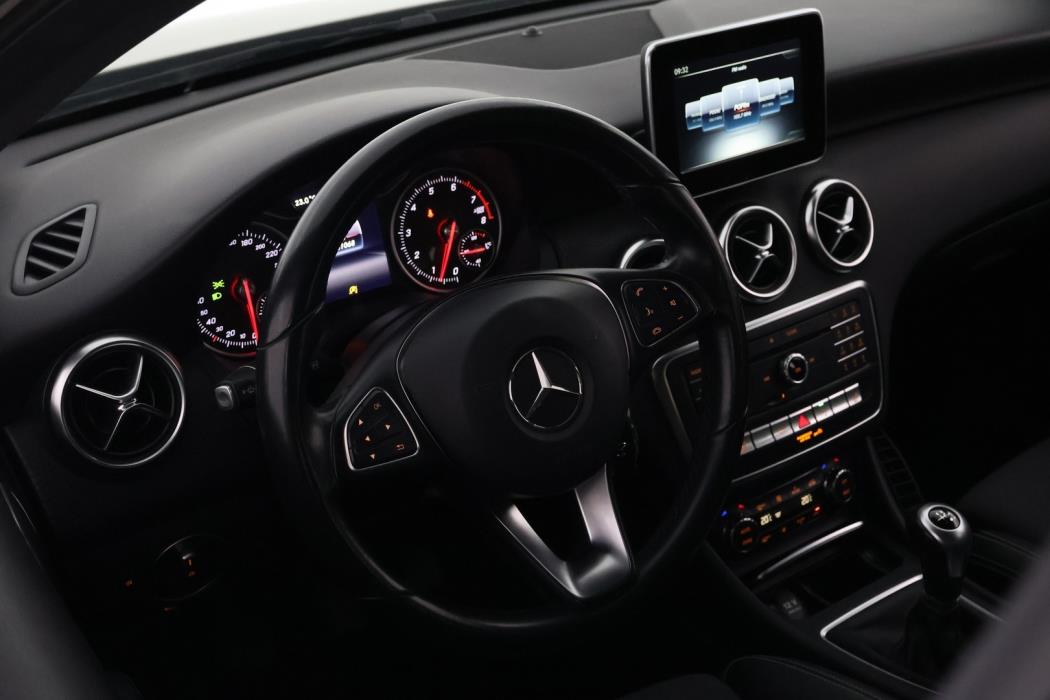 MERCEDES-BENZ A 2016