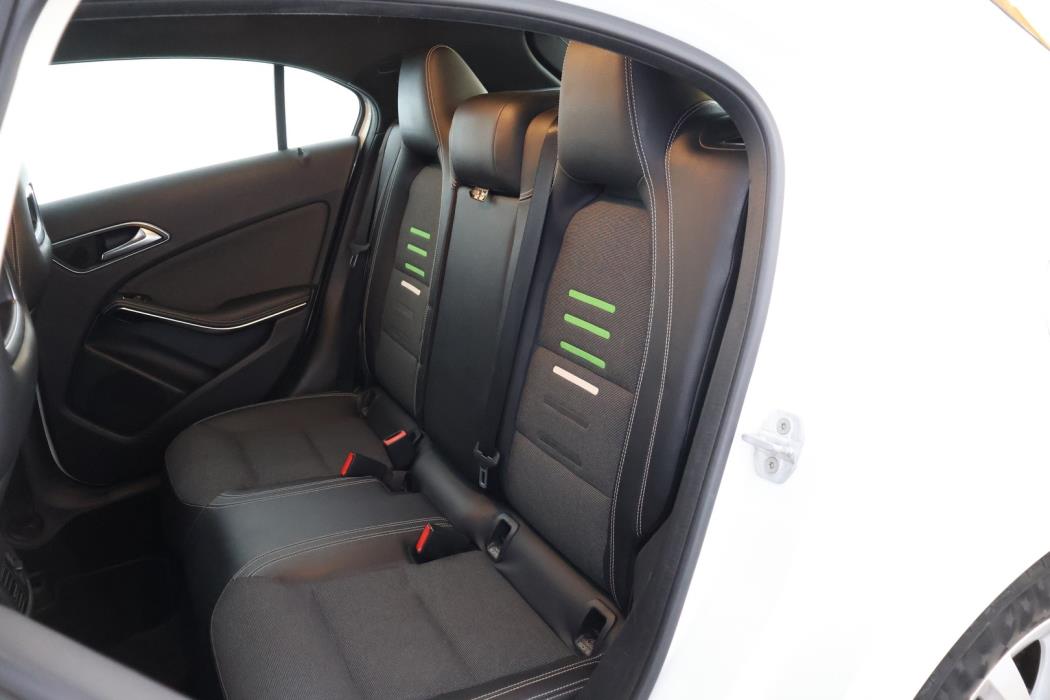 MERCEDES-BENZ A 2016