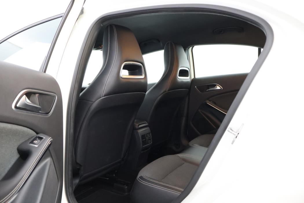 MERCEDES-BENZ A 2016