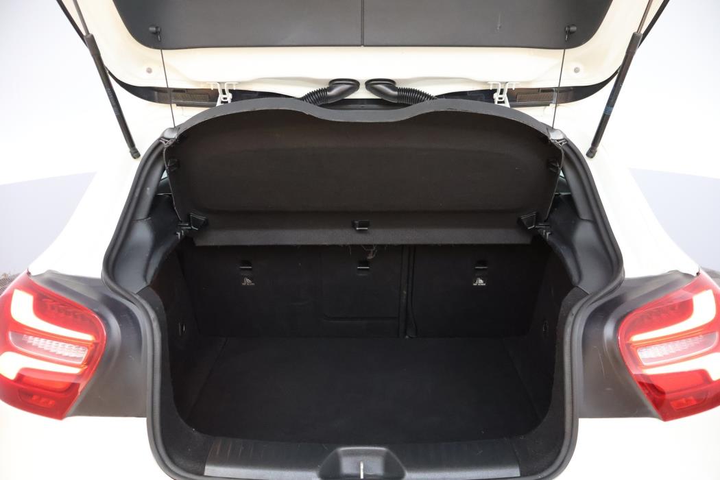 MERCEDES-BENZ A 2016
