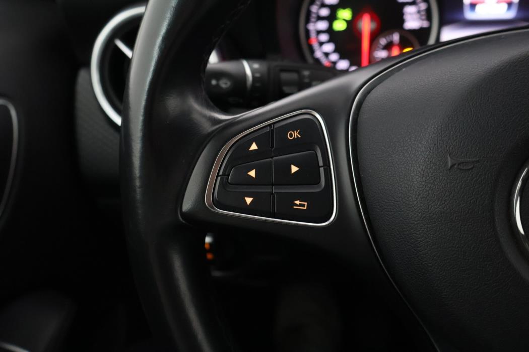 MERCEDES-BENZ A 2016