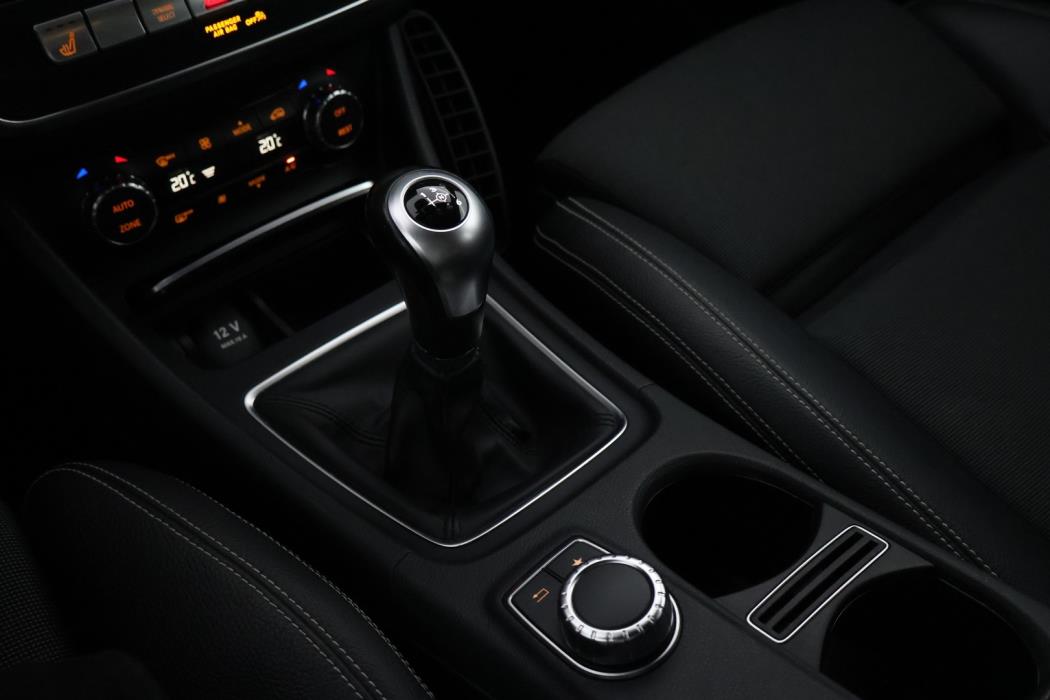 MERCEDES-BENZ A 2016