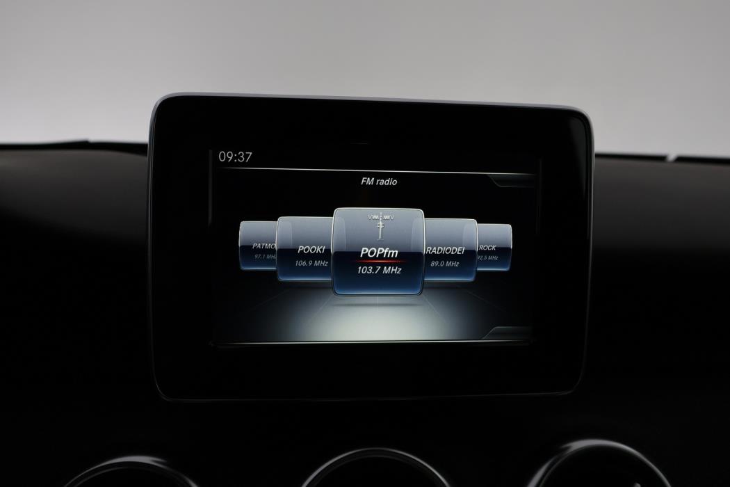MERCEDES-BENZ A 2016
