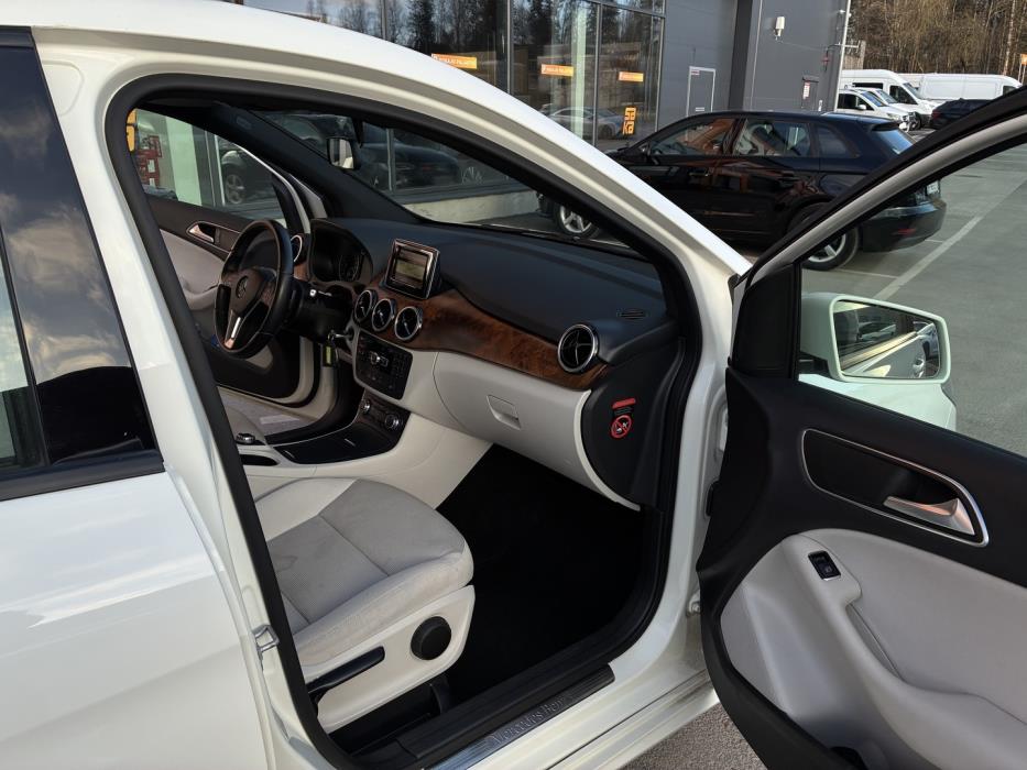 MERCEDES-BENZ B 2012