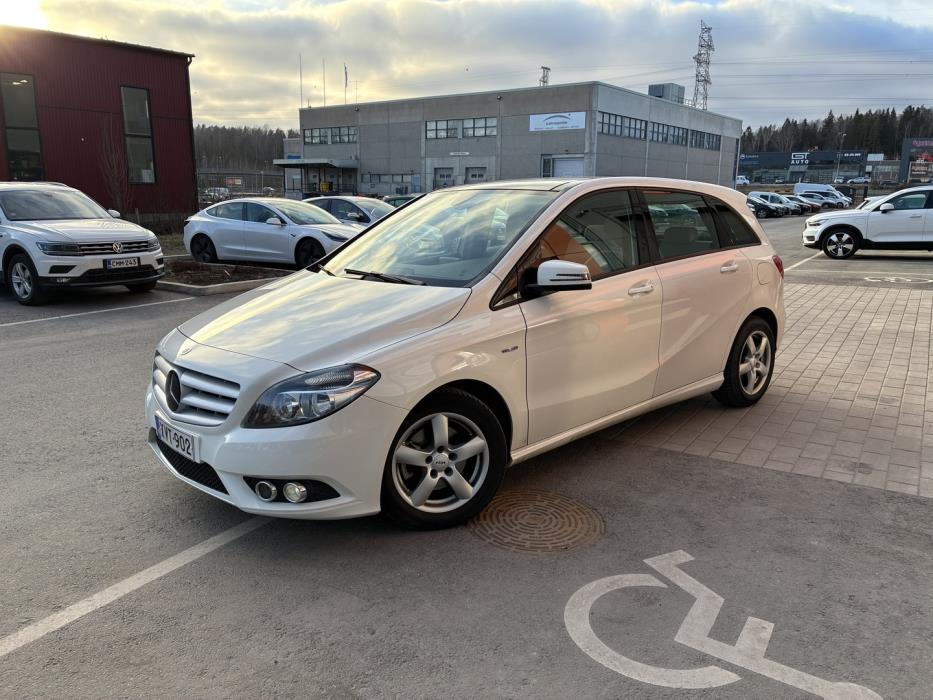 MERCEDES-BENZ B 2012