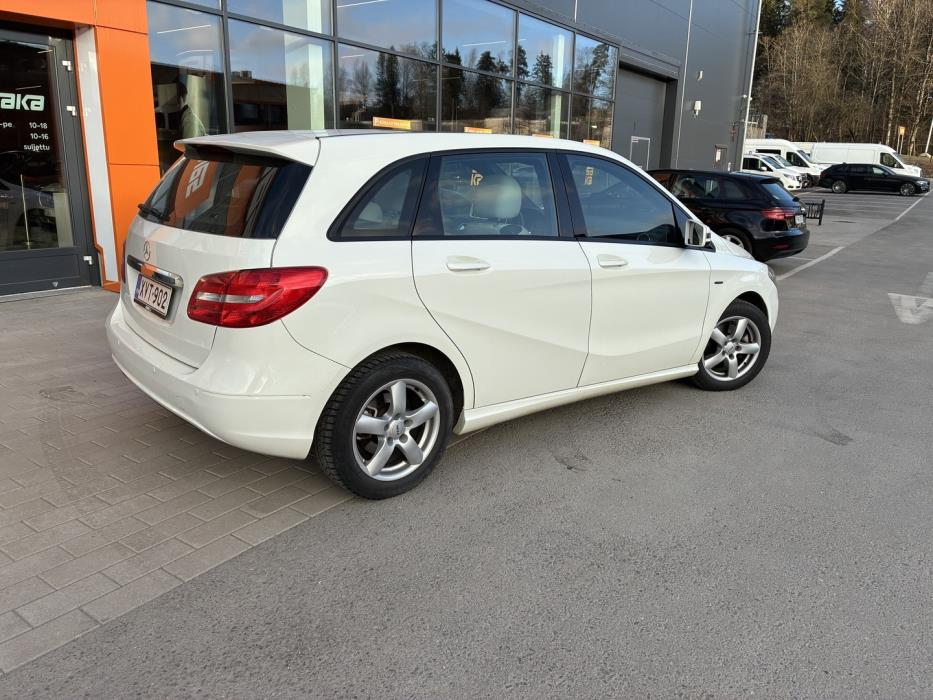 MERCEDES-BENZ B 2012