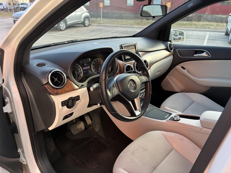MERCEDES-BENZ B 2012