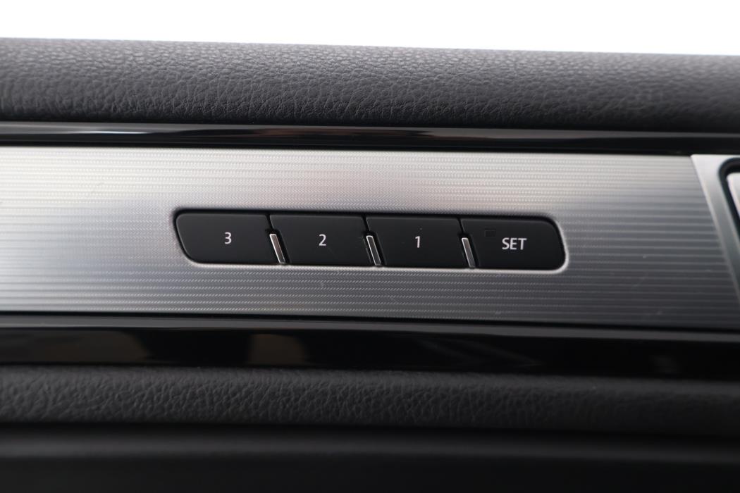 VOLKSWAGEN Touareg 2017