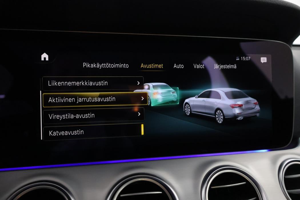 MERCEDES-BENZ E 2022