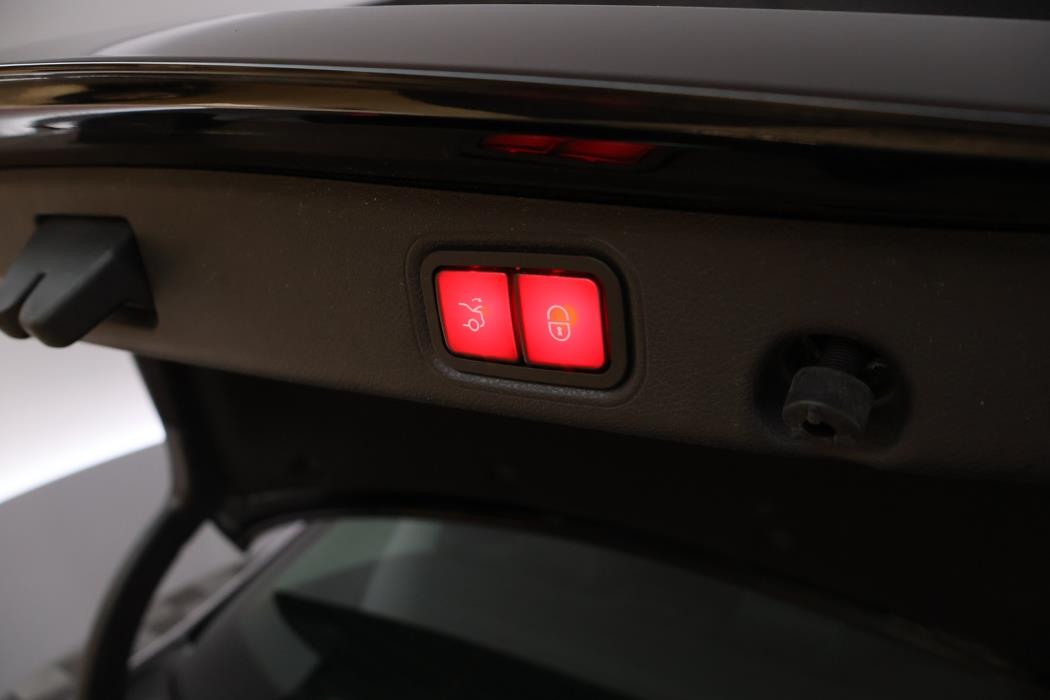 MERCEDES-BENZ E 2022