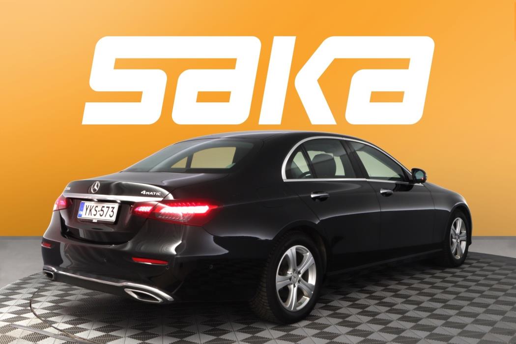 MERCEDES-BENZ E 2022