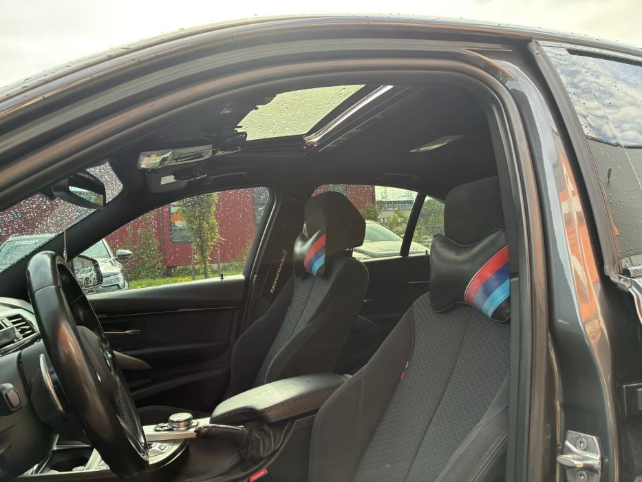 BMW 330 2016