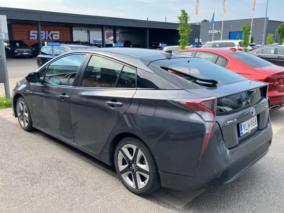 TOYOTA Prius 2018