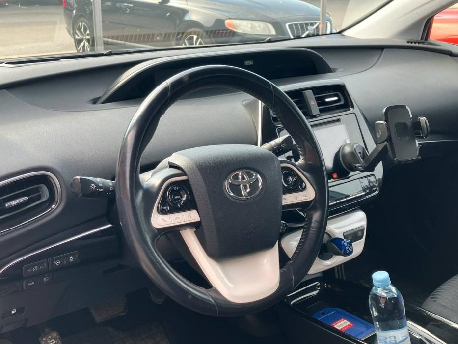 TOYOTA Prius 2018