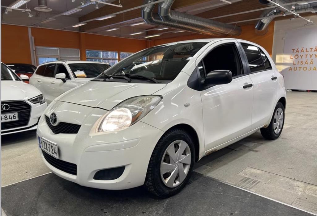 TOYOTA Yaris 2011