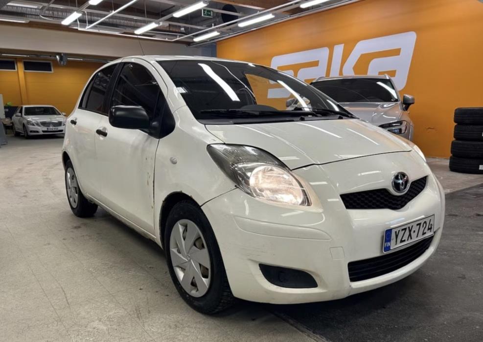 TOYOTA Yaris 2011