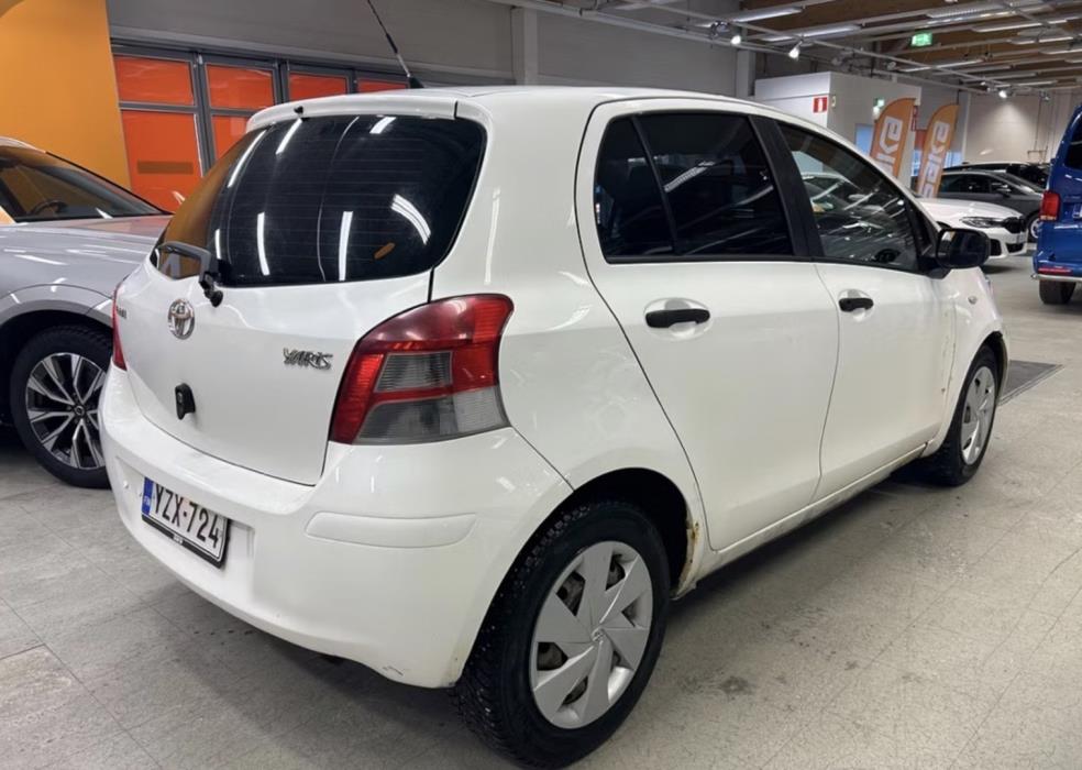 TOYOTA Yaris 2011