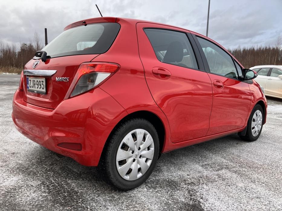 TOYOTA Yaris 2012