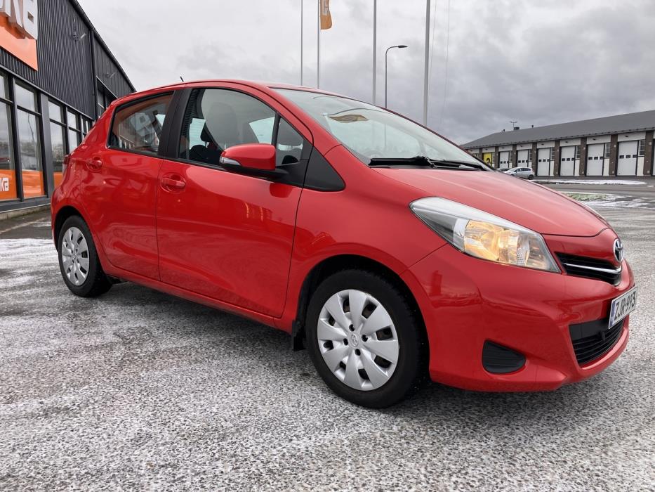 TOYOTA Yaris 2012