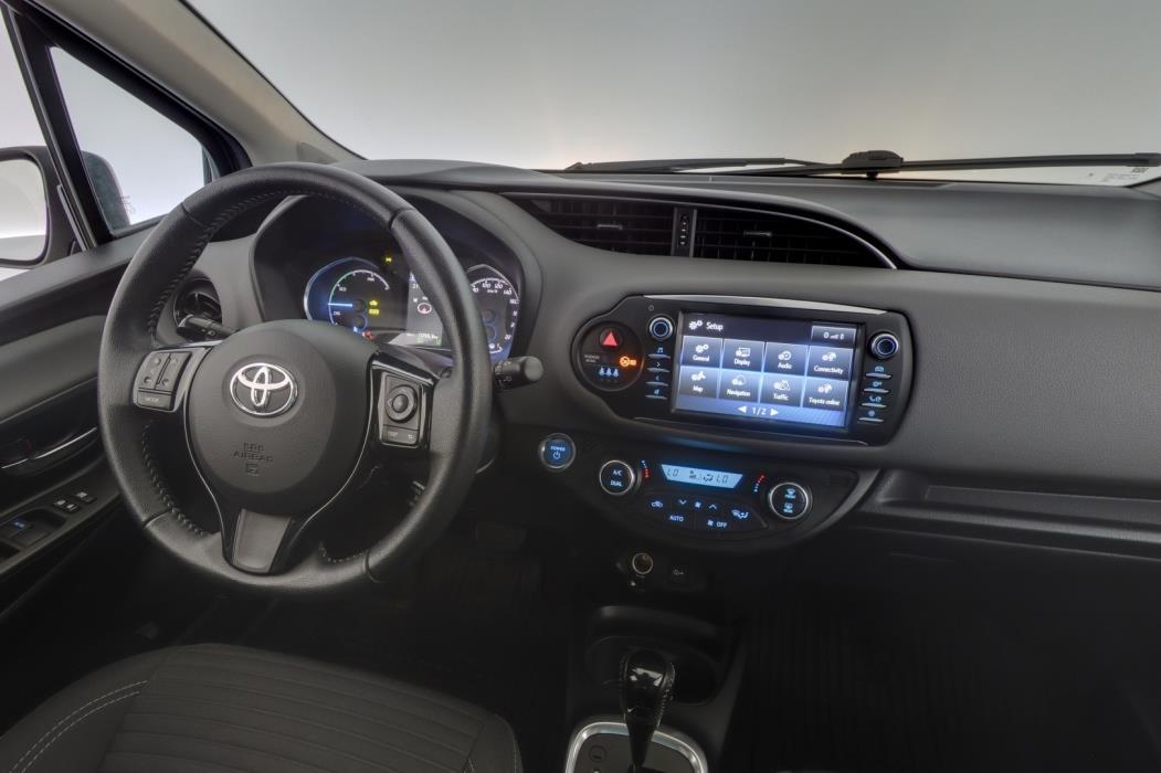 TOYOTA Yaris 2018