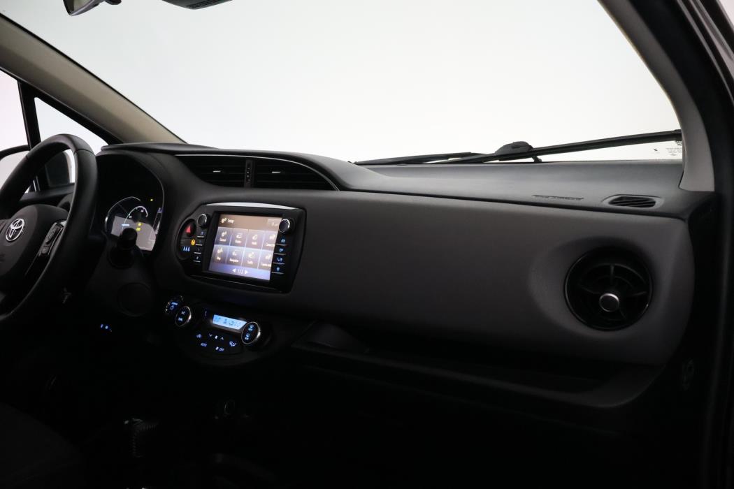 TOYOTA Yaris 2018