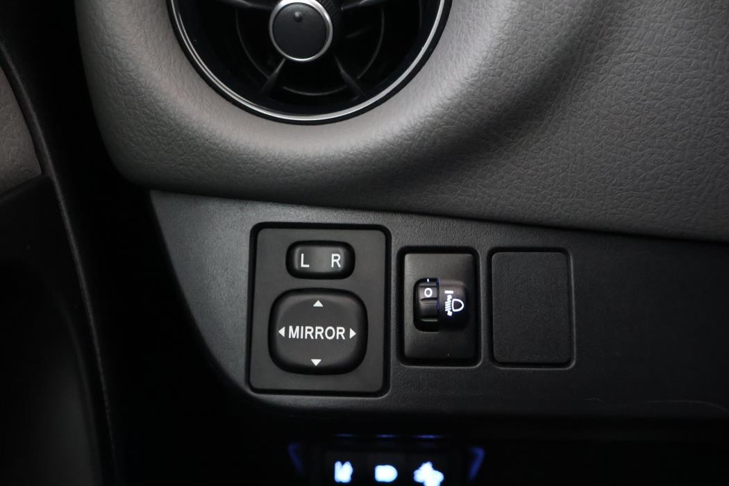 TOYOTA Yaris 2018