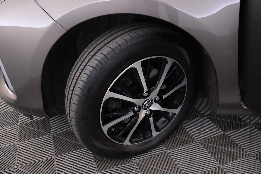 TOYOTA Yaris 2018