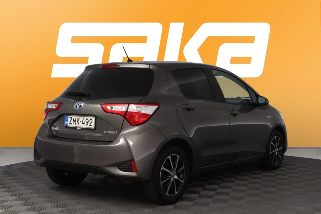 TOYOTA Yaris 2018