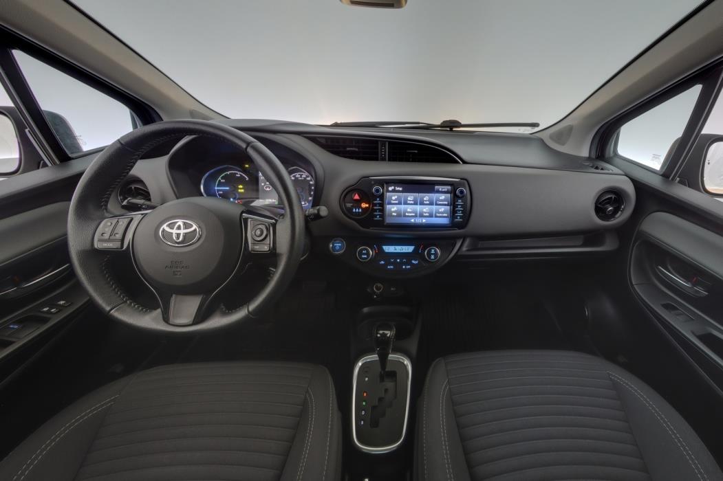 TOYOTA Yaris 2018