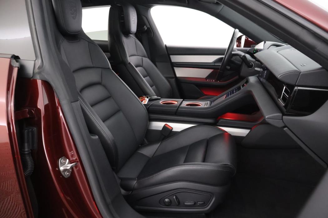 PORSCHE Taycan 2022
