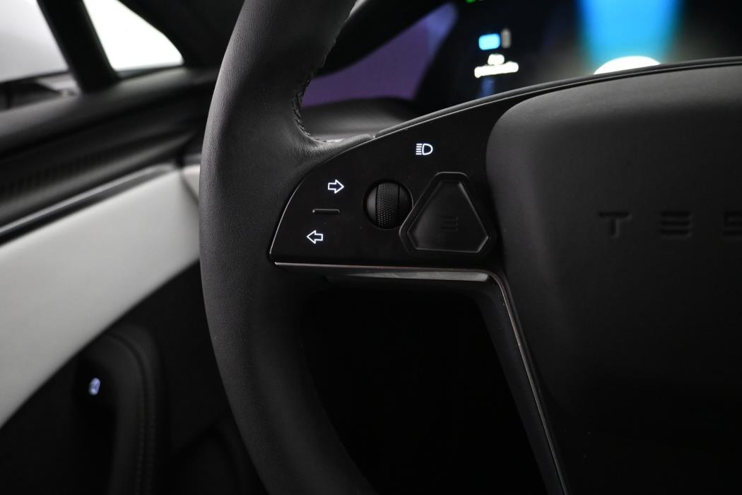 TESLA Model S 2023