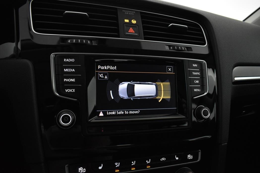 VOLKSWAGEN Golf 2014