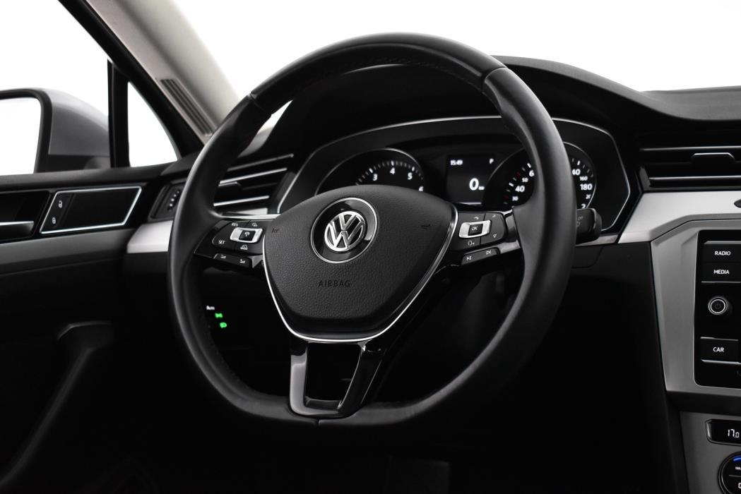 VOLKSWAGEN Passat 2018