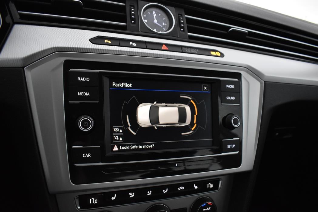 VOLKSWAGEN Passat 2018