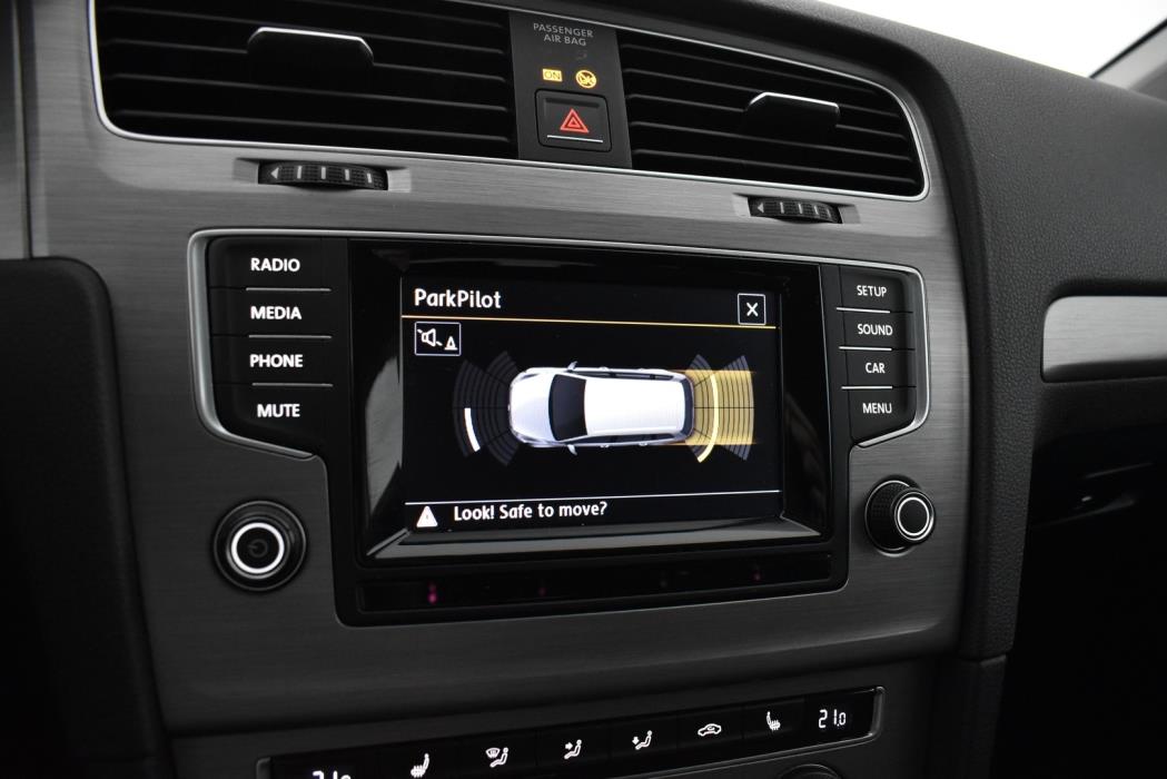 VOLKSWAGEN Golf 2015