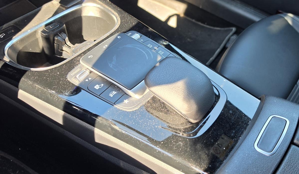 MERCEDES-BENZ A 2022