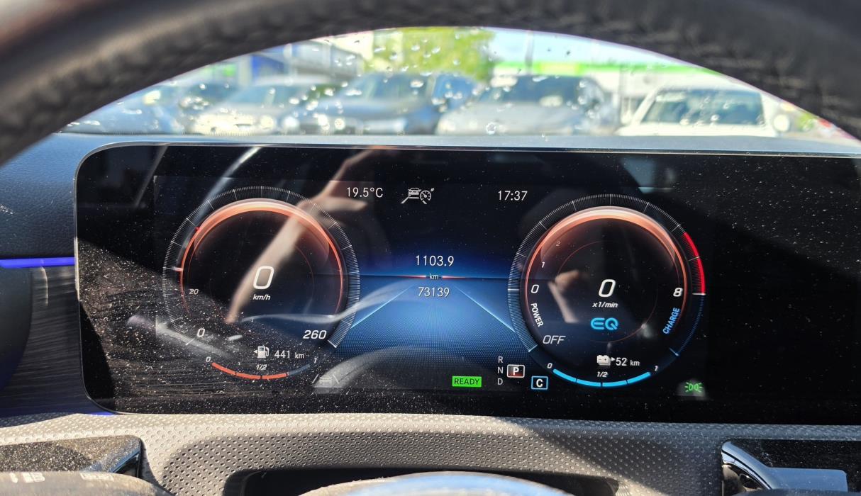 MERCEDES-BENZ A 2022