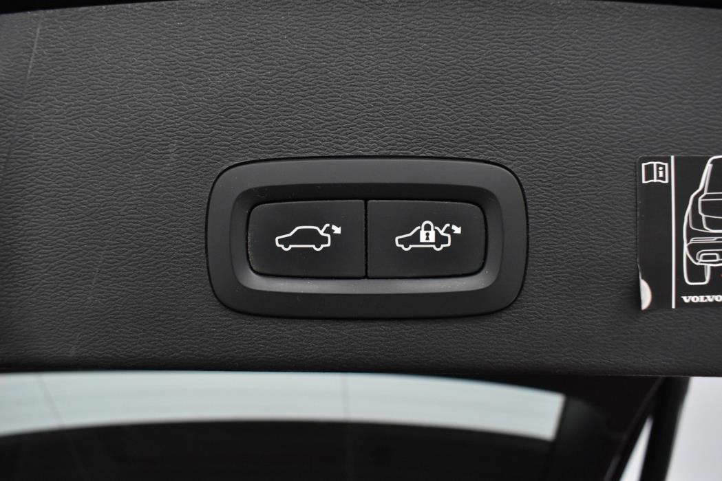 VOLVO XC40 2021
