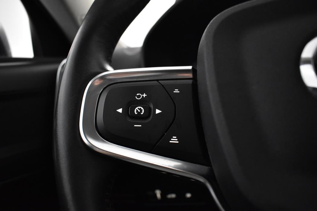 VOLVO XC40 2021