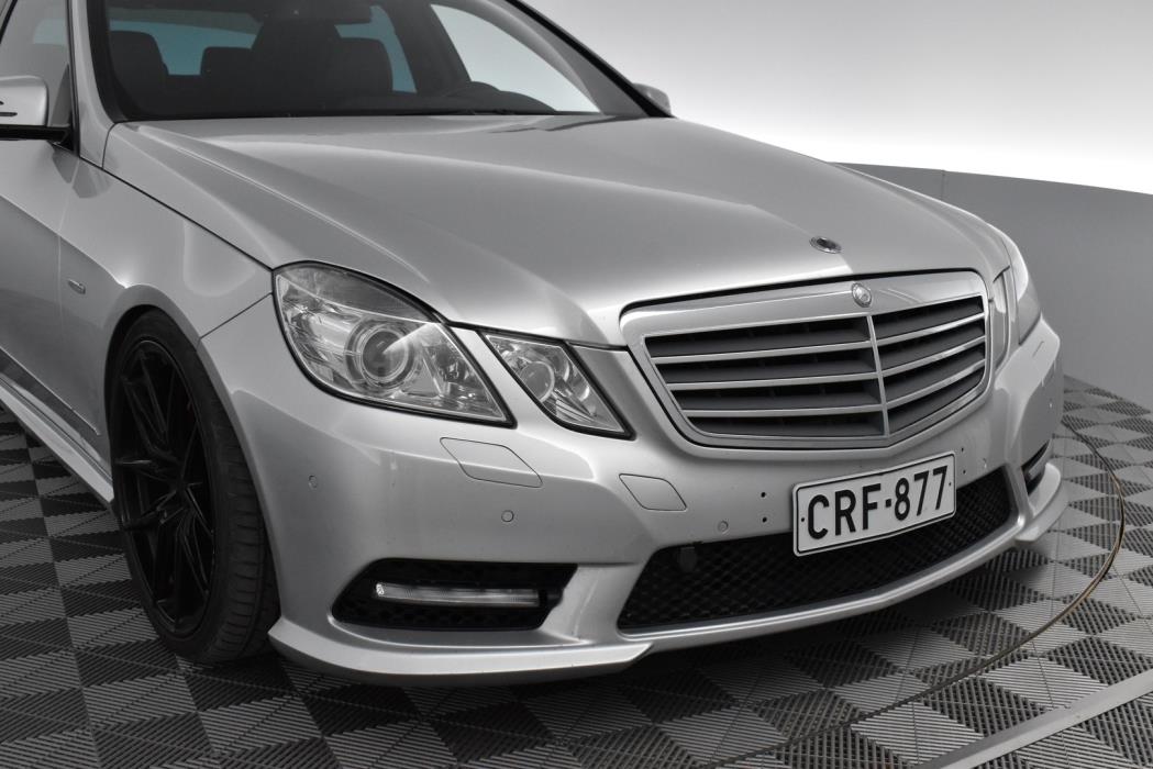 MERCEDES-BENZ E 2012