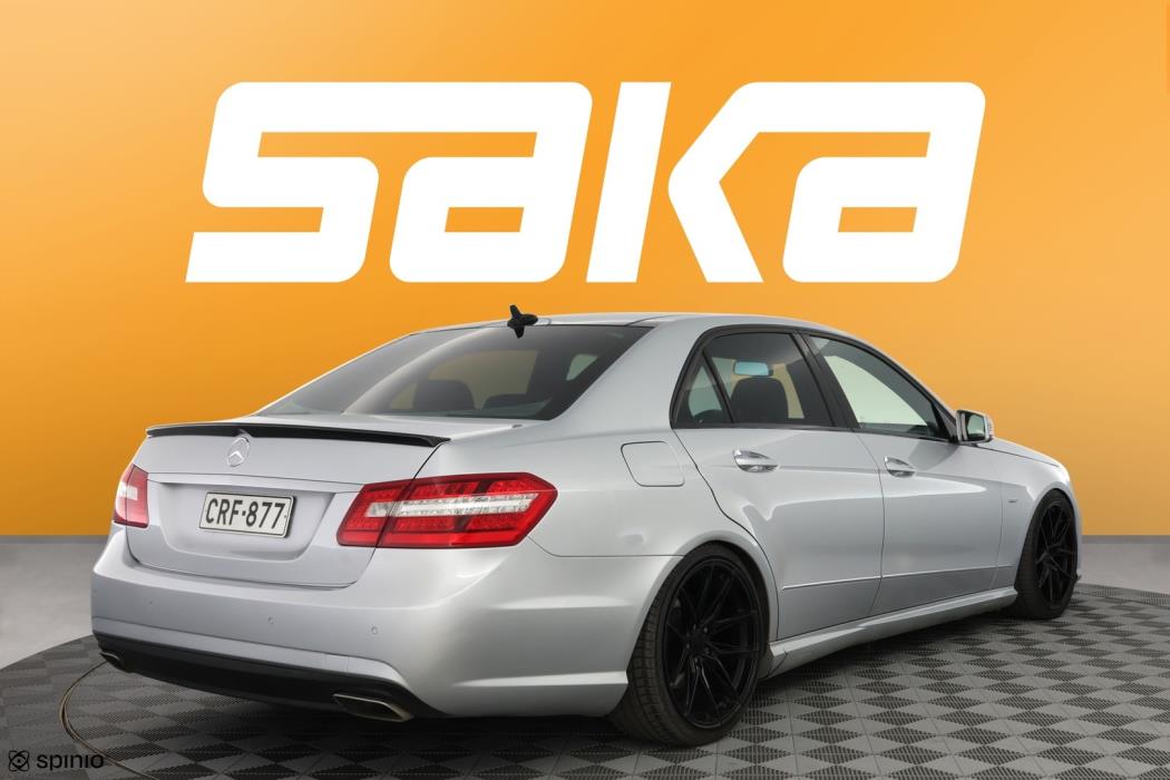 MERCEDES-BENZ E 2012