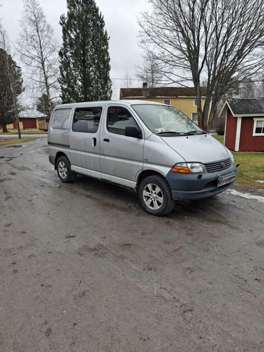 TOYOTA Hiace 2006