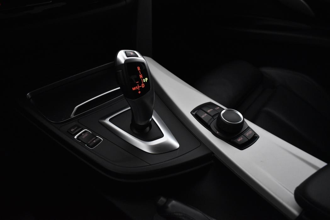 BMW 318 2018