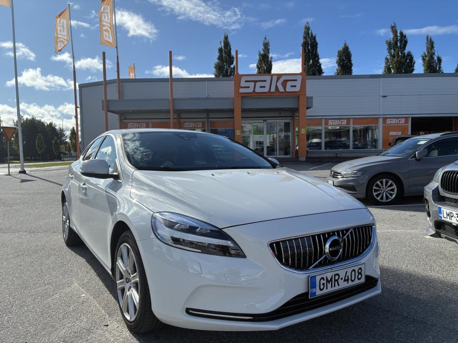 VOLVO V40 2018