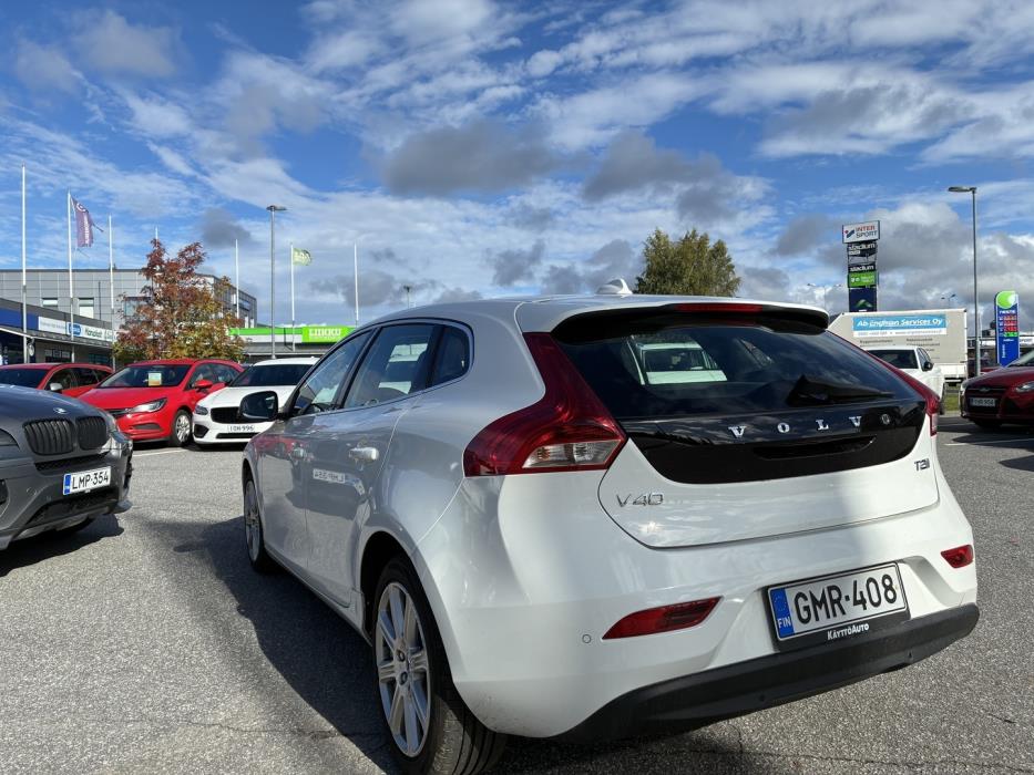 VOLVO V40 2018