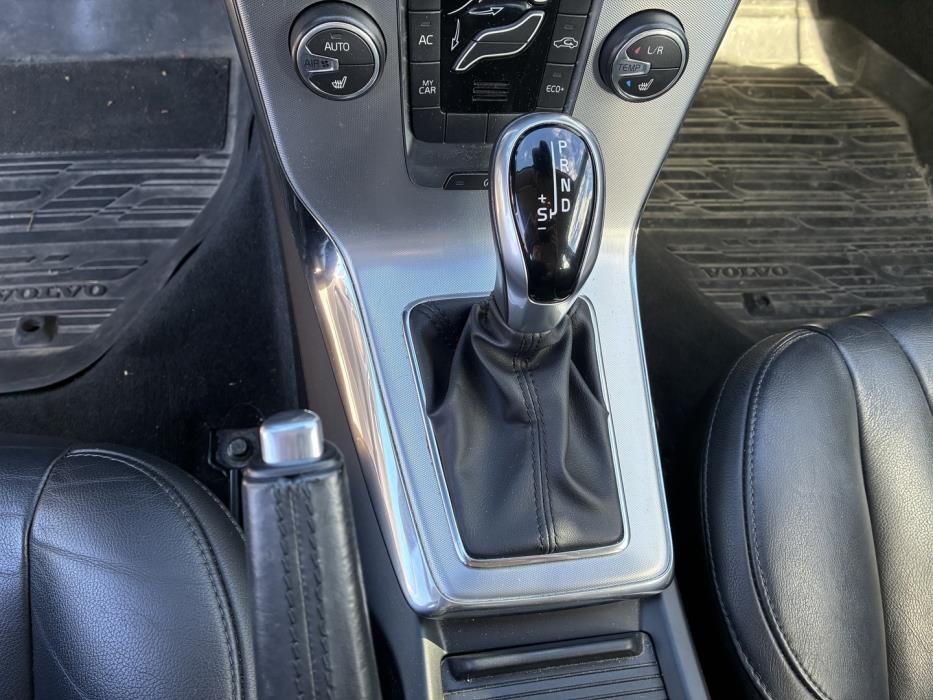 VOLVO V40 2018