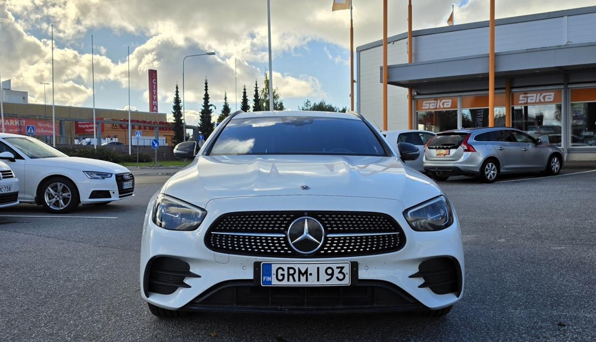MERCEDES-BENZ E 2023