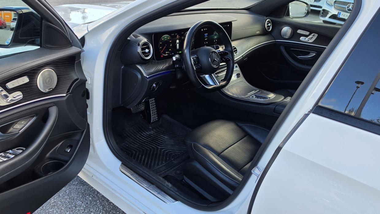 MERCEDES-BENZ E 2023