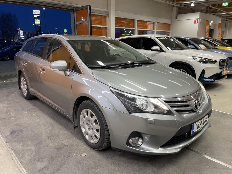TOYOTA Avensis 2012