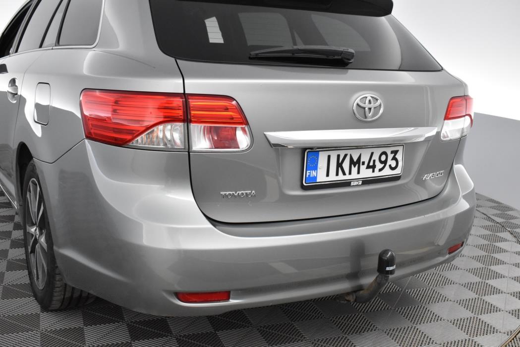 TOYOTA Avensis 2012